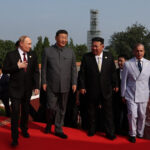 putin si xi jinping au fost surprinsi vorbind cu microfonul ramas deschis despre ce discutau cei doi lideri 68b83dc2e981e