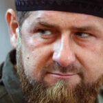 ramzan kadirov acuzat in lipsa de crime de razboi in ucraina ar fi folosit soldati capturati drept scuturi umane pe acoperisuri 68b6a5f06f778