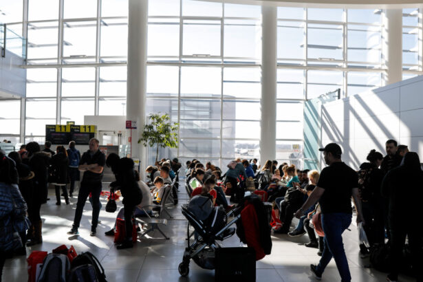 romanii ar putea plati mai putin pentru apa in aeroport proiect cel mult 3 lei pentru o sticla de 500 ml 68d3c2715c48a