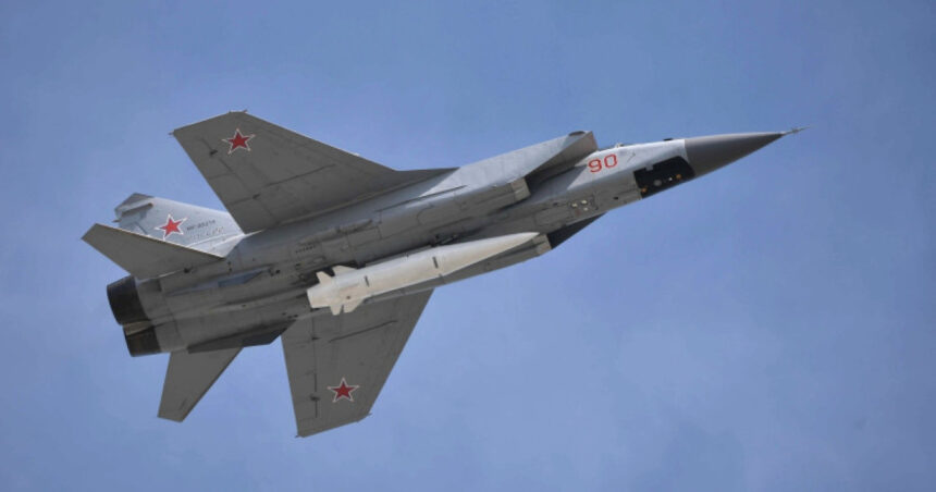 rusia a exersat lovituri cu rachete hipersonice kinjal in cadrul unor exercitii militare deasupra marii barents 68c5caff908e4