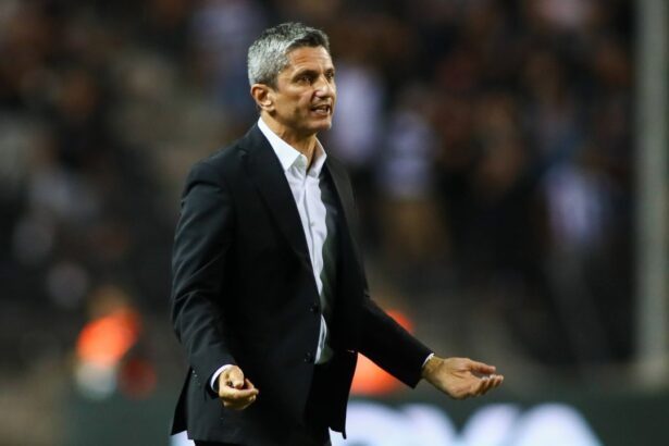 scandal urias la meciul echipei lui razvan lucescu 68d4fe9e2a825