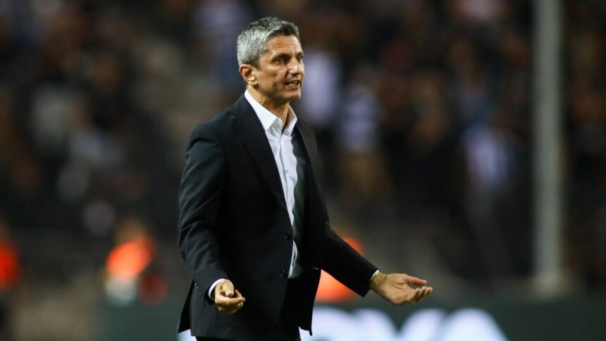 scandal urias la meciul echipei lui razvan lucescu 68d4fe9e2a825