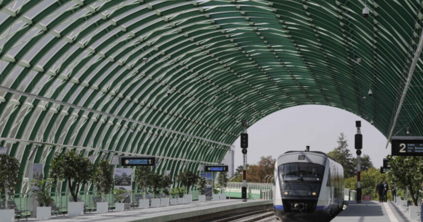 schimbari in programul trenurilor catre si dinspre aeroportul otopeni zece garnituri vor fi anulate zilnic intre 14 si 17 octombrie 68dc2c4cd06c7