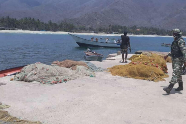 tensiunile escaladeaza nicolas maduro sustine ca opt nave cu 1 200 de rachete si un submarin din sua vizeaza venezuela 68b5fd2b6506b