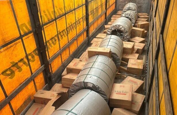 tigari in valoare de jumatate de milion de lei descoperite de politistii de frontiera ascunse intr un camion 68bea48587ae4