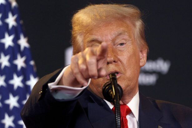 trump sugereaza ridicarea licentei televiziunilor critice cum se inchina baronii mass media in fata lui pentru a si proteja afacerile 68cc70e9a2fe1