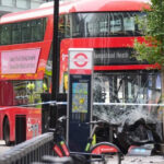 un autobuz supraetajat a intrat in pietonii de pe un trotuar din londra mai multe persoane au fost ranite 68b97dab25a37
