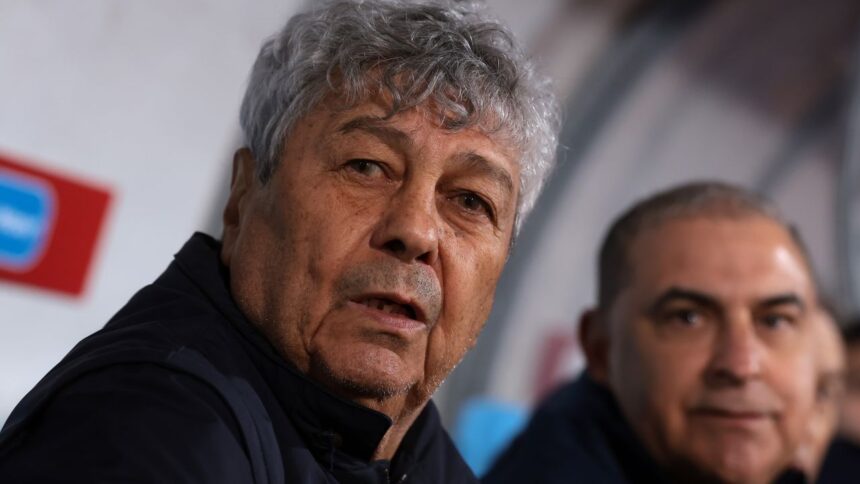 un tricolor a pus mana pe telefon si l a contactat pe mircea lucescu dupa dezamagirea cu canada mi a dat un mesaj 68c9678e76ec4