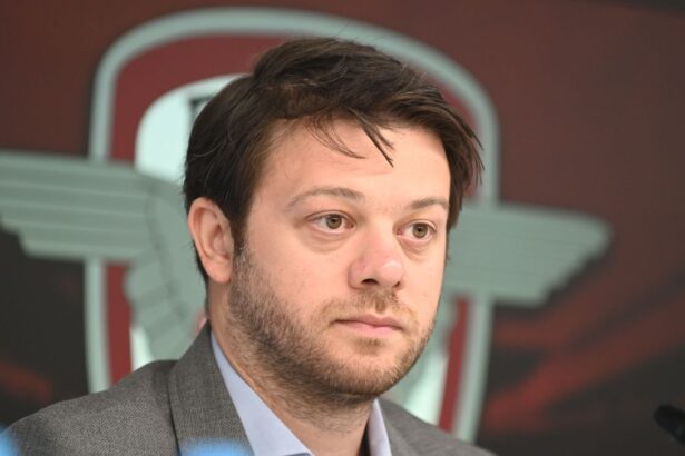victor angelescu a facut iures dupa egalul cu u cluj poate deranjez la federatie nu suntem doriti 68c4fee864904