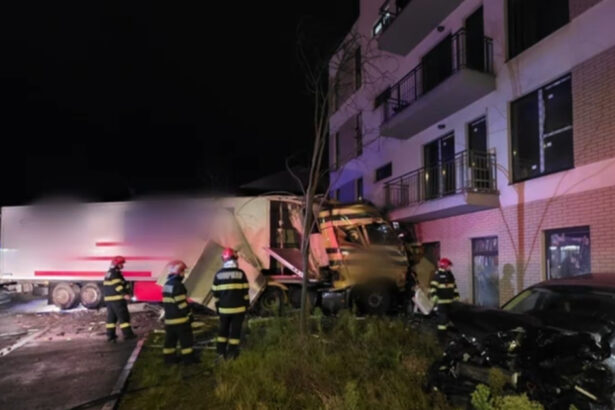 video accident grav in cluj napoca un tir a intrat intr un bloc 68c275125195a