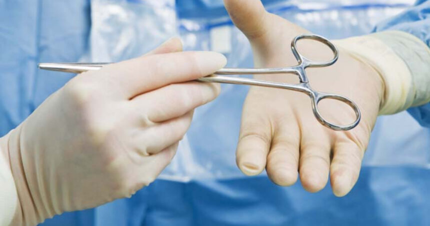 video chirurg acuzat de malpraxis o pacienta spune ca s a internat pentru lifting mamar si s a ales cu alta operatie 68d24a960b1d4