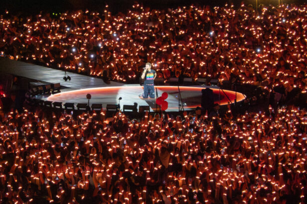 video chris martin a indemnat publicul sa trimita iubire familiei lui charlie kirk in timpul unui concert coldplay la londra 68c65ba335b7e