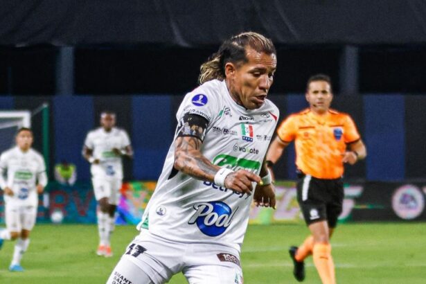 video dayro moreno dubla in copa sudamericana la 40 de ani sa vina trofeul continental 68cba4772096d