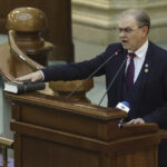 video declaratii conspirationiste si cu tenta rasista in parlament senator aur ue incurajeaza imigratia si metisarea rasiala 68c0030848b81