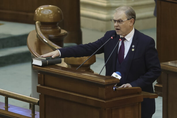 video declaratii conspirationiste si cu tenta rasista in parlament senator aur ue incurajeaza imigratia si metisarea rasiala 68c0030848b81