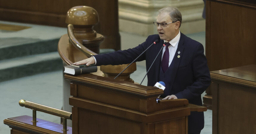 video declaratii conspirationiste si cu tenta rasista in parlament senator aur ue incurajeaza imigratia si metisarea rasiala 68c0030848b81