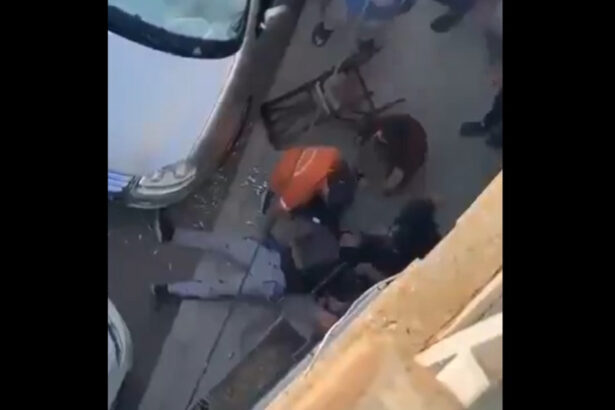 video doi politisti au fost ucisi in urma unui atac asupra unei sectii de politie din izmir momentul in care atacatorul este prins 68bea363c4380
