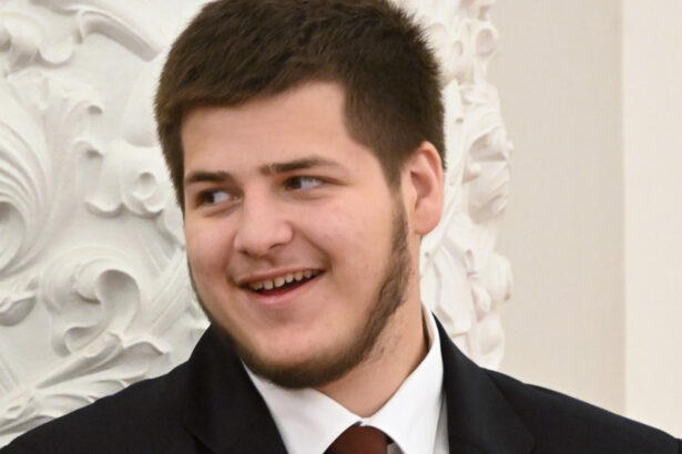 video fiul de 17 ani al lui ramzan kadirov numit sef al fiscului in cecenia 68cdd3a61dba9
