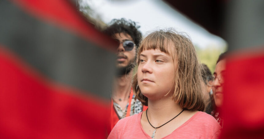 video flotila gretei thunberg care naviga spre gaza si isi propunea sa sparga blocada a fost lovita de o drona afirma echipajul 68bffbe8516a2