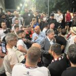 video imagini revoltatoare inainte de rapid hermannstadt tensiuni intre fanii giulesteni si conducerea clubului de ce dati in el ma brute 68d0536e7d9ef