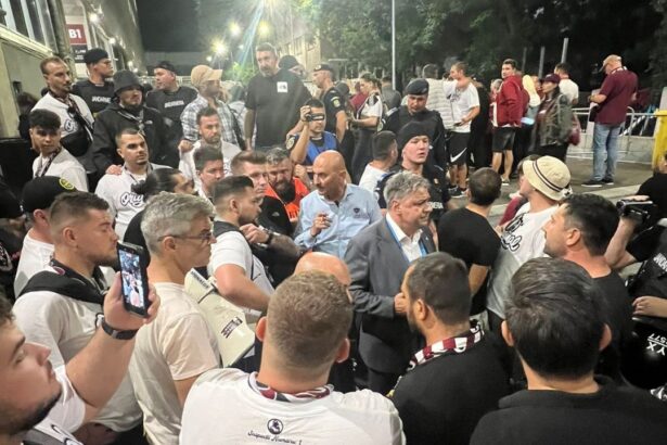 video imagini revoltatoare inainte de rapid hermannstadt tensiuni intre fanii giulesteni si conducerea clubului de ce dati in el ma brute 68d0536e7d9ef