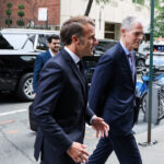 video macron l a sunat pe trump dupa ce a ramas blocat in trafic la new york din cauza coloanei presedintelui sua totul e inchis 68d289d562066