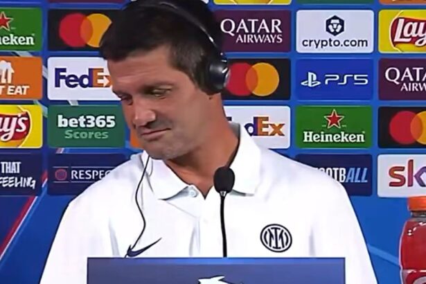 video moment amuzant cu chivu in prim plan ce a patit antrenorul roman la conferinta de presa 68dbb5c04a5e5