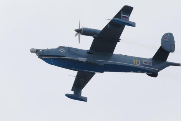 video momentul in care dronele ucrainene lovesc doua hidroavioane rusesti antisubmarin este pentru prima data de la inceputul razboiului 68d118b5eb989