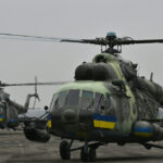 video momentul in care echipajul ucrainean al unui elicopter mi 8 doboara o drona rusa shahed 136 cu ajutorul mitralierei de la bord 68c3c6380c1aa
