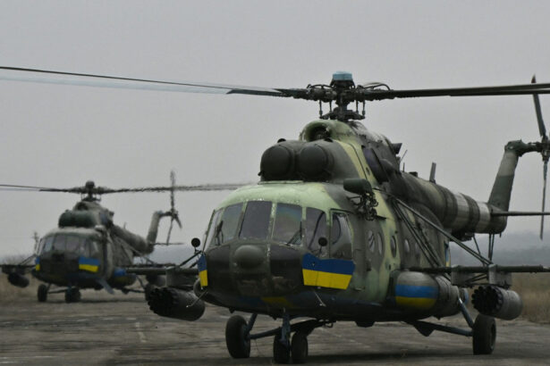 video momentul in care echipajul ucrainean al unui elicopter mi 8 doboara o drona rusa shahed 136 cu ajutorul mitralierei de la bord 68c3c6380c1aa