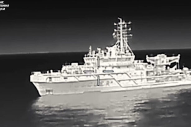 video momentul in care ucraina a atacat cu o drona o nava de razboi a rusiei extrem de rara intr un port de la marea neagra 68c27836ada3a