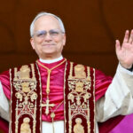video papa leon implineste astazi 70 de ani suveranul pontif a primit un tort de ciocolata de la portillos din chicago 68c66d13d53c6
