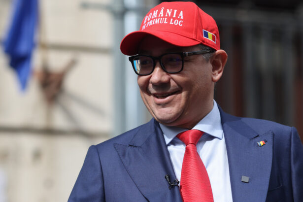 video ponta a fost pacalit de doi comedianti rusi care s au dat drept porosenko ce le a spus despre georgescu si zelenski 68d7a6823b7f7