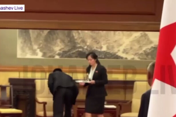 video toate obiectele atinse de kim jong un in china curatate imediat dupa folosire de echipa de securitate 68b863c35ee83
