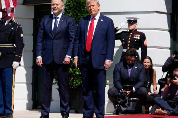 video trupele americane raman in polonia da asigurari donald trump 68b883689692b