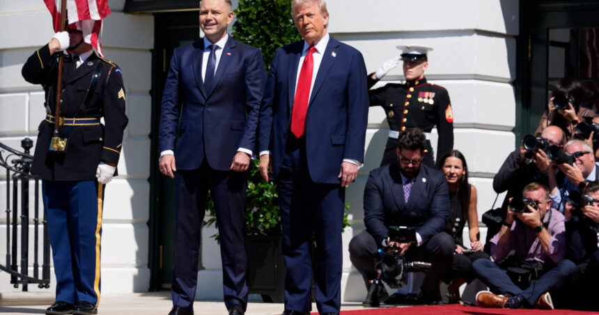 video trupele americane raman in polonia da asigurari donald trump 68b883689692b