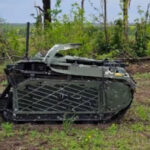 video ucraina foloseste drone terestre pe front vehicule militare controlate de la distanta ce pot transporta munitie si raniti 68bd416a640b1