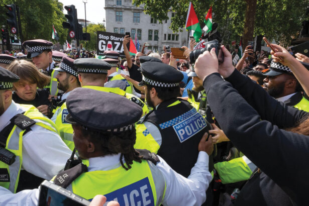 video violente la manifestatia pro palestina din capitala marii britanii aproape 900 de oameni au fost arestati 68bda9d4b49b6
