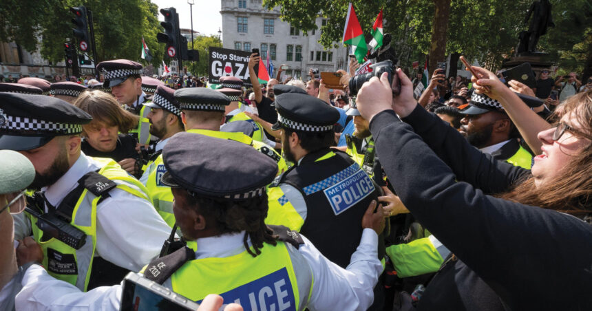 video violente la manifestatia pro palestina din capitala marii britanii aproape 900 de oameni au fost arestati 68bda9d4b49b6
