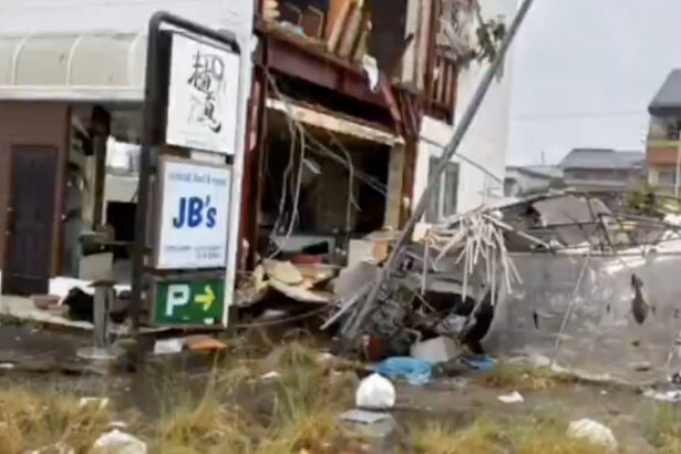 video zeci de raniti in japonia din cauza unui taifun care a lovit coasta de est a tarii 68bbe525898a4