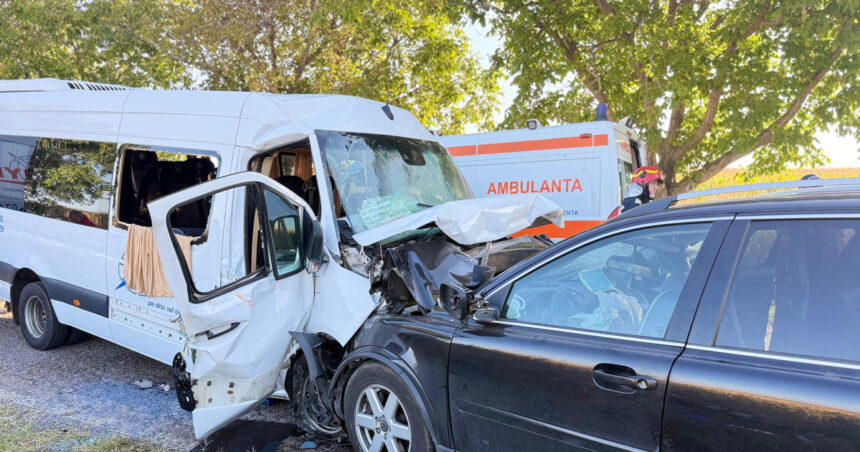 Accident grav pe DN24C, în Botoșani: 21 de persoane implicate, 3 resuscitate la fața locului, Planul Roșu de Intervenție activat. 1 videofoto accident grav pe dn24c in botosani 21 persoane implicate 3 sunt resuscitate la fata locului planul rosu de interventie activat 68b7db63d5fa5