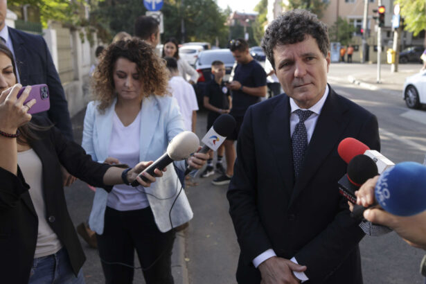 videofoto nicusor dan a deschis noul an scolar doar in calitate de parinte presedintele are o intalnire cu profesorii protestatari la ora 1330 68be95a00b03a