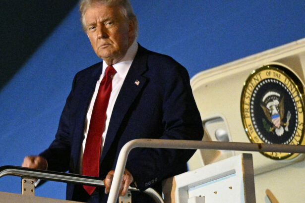 virati 20 de grade la dreapta imediat avionul lui trump risca sa se ciocneasca cu o alta aeronava in zborul spre marea britanie 68cbdcffedf74
