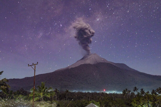 vulcanul lewotobi laki laki din indonezia a intrat iar in eruptie recomandarile autoritatilor 68cff812a2813