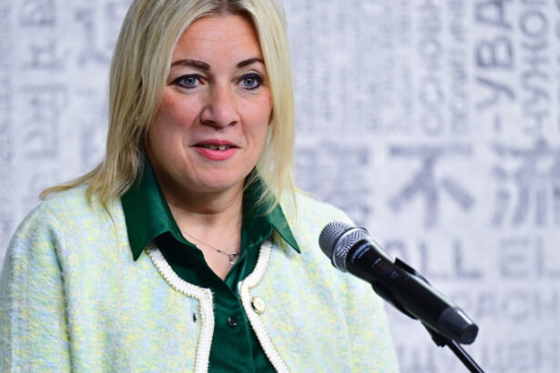 zaharova intra in corul laudatorilor lui donald trump a venit sa salveze america 68b99a104a4e1