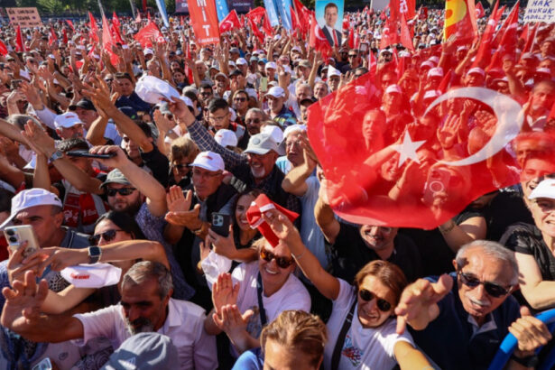 zeci de mii de persoane la o manifestatie a opozitiei la ankara acuza guvernul turc ca submineaza democratia 68c720032daf5