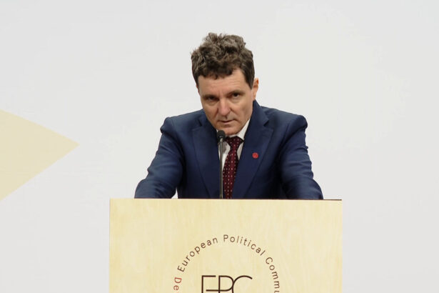 atacuri cibernetice actiuni secrete si propaganda ce contine raportul cu actiunile rusiei prezentat de presedinte liderilor europeni 68dfc3144d7c5