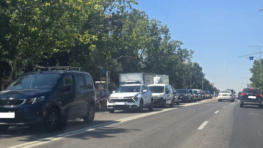 Avarie RAJA! Trafic restricționat pe bulevardul Aurel Vlaicu. Detalii despre zona afectată și durata lucrărilor 1 avarie raja trafic restrictionat pe bulevardul aurel vlaicu iata zona afectata si cat vor dura lucrarile 6901e94d0cacf