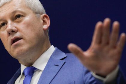 catalin predoiu da asigurari ca niciun angajat nu va ramane fara loc de munca dupa reorganizarea mai 68f9244290ec8