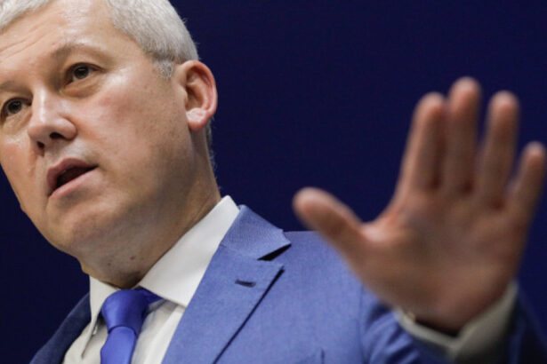 catalin predoiu da asigurari ca niciun angajat nu va ramane fara loc de munca dupa reorganizarea mai 68f9244290ec8
